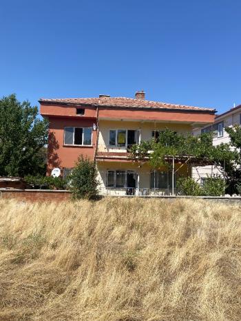 GÜVENAY - ÇORUM KALE MAH.AŞIKLAR TEPESİ CİVARI SATILIK 2+1 DAİRE