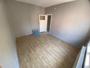 GÜVENAY - ÇORUM KALE MAH.AŞIKLAR TEPESİ CİVARI SATILIK 2+1 DAİRE