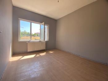 GÜVENAY - ÇORUM KALE MAH.AŞIKLAR TEPESİ CİVARI SATILIK 2+1 DAİRE