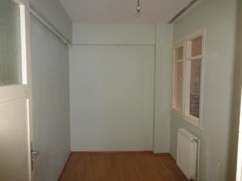 Antre Emlak'tan Satılık Bahçelievler'de 370 Sokakta  3+1 Doğalgazlı Bakımlı Daire