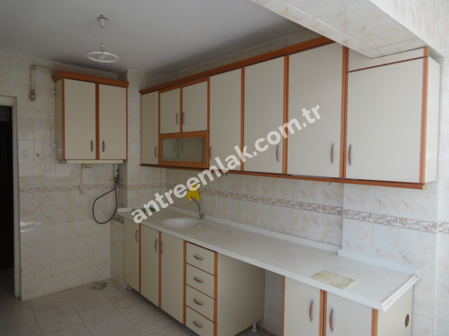 Antre Emlak'tan Satılık Bahçelievler'de 370 Sokakta  3+1 Doğalgazlı Bakımlı Daire