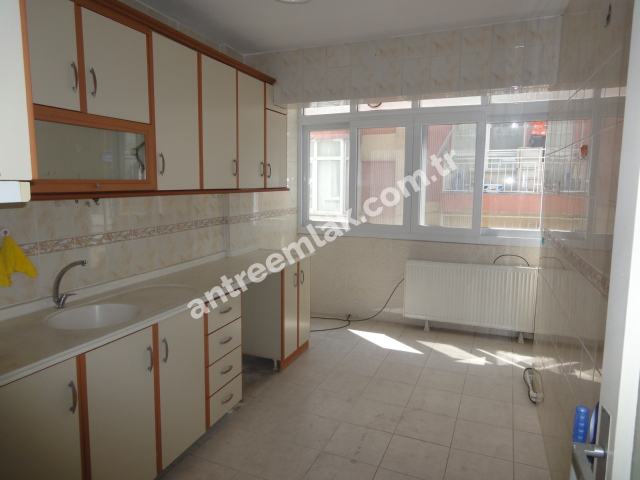 Antre Emlak'tan Satılık Bahçelievler'de 370 Sokakta  3+1 Doğalgazlı Bakımlı Daire