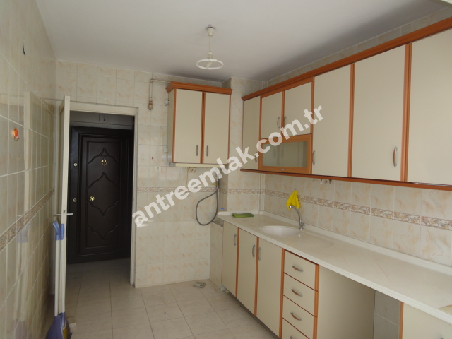 Antre Emlak'tan Satılık Bahçelievler'de 370 Sokakta  3+1 Doğalgazlı Bakımlı Daire