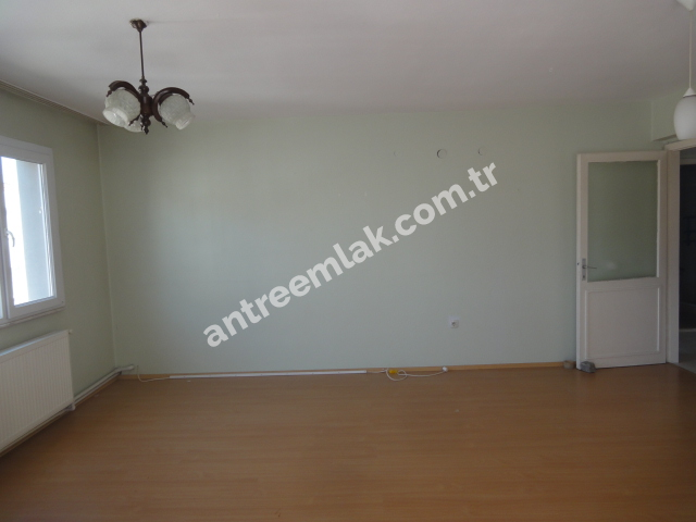 Antre Emlak'tan Satılık Bahçelievler'de 370 Sokakta  3+1 Doğalgazlı Bakımlı Daire