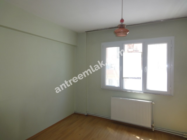 Antre Emlak'tan Satılık Bahçelievler'de 370 Sokakta  3+1 Doğalgazlı Bakımlı Daire