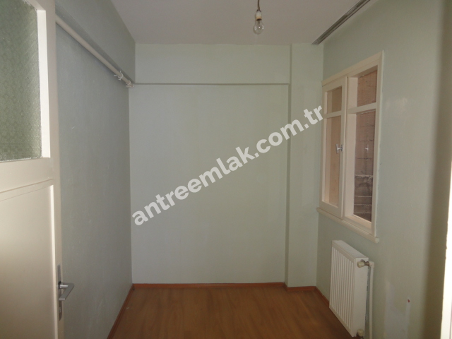 Antre Emlak'tan Satılık Bahçelievler'de 370 Sokakta  3+1 Doğalgazlı Bakımlı Daire