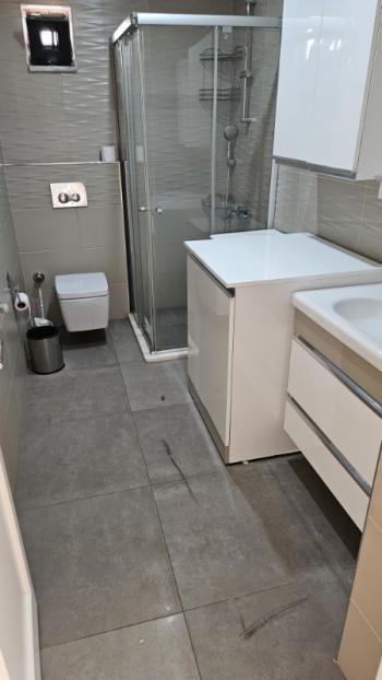 Kozyatağı Oral Sokak'ta Metro ve Minibüs Caddesine Yürüme Mesafesinde 3+1 Daire