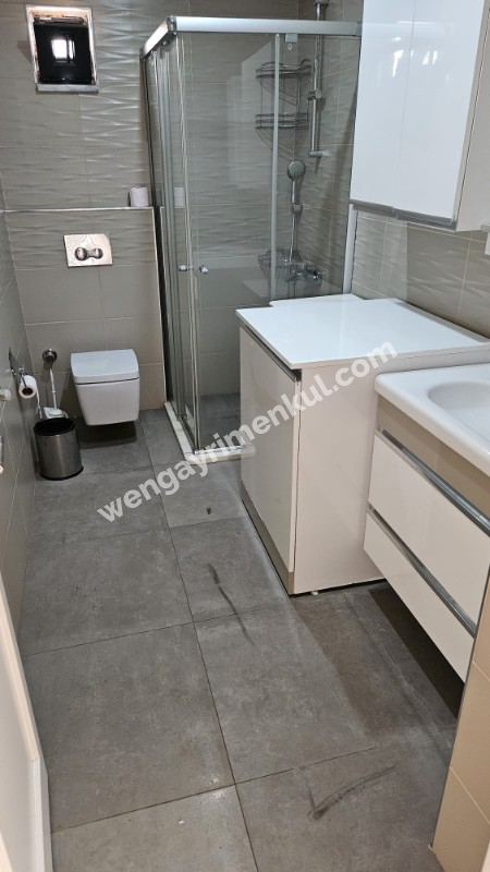 Kozyatağı Oral Sokak'ta Metro ve Minibüs Caddesine Yürüme Mesafesinde 3+1 Daire