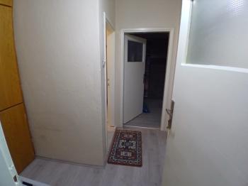 GÜVENAY - ÇORUM BAHÇELİEVLER MAH. MELİK GAZİ CAMİİ KARŞISI 3+1 BAKIMLI SATILIK DAİRE 