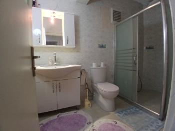 GÜVENAY - ÇORUM BAHÇELİEVLER MAH. MELİK GAZİ CAMİİ KARŞISI 3+1 BAKIMLI SATILIK DAİRE 