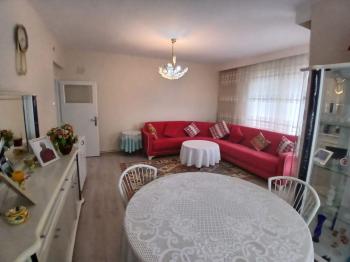 GÜVENAY - ÇORUM BAHÇELİEVLER MAH. MELİK GAZİ CAMİİ KARŞISI 3+1 BAKIMLI SATILIK DAİRE 