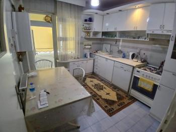 GÜVENAY - ÇORUM BAHÇELİEVLER MAH. MELİK GAZİ CAMİİ KARŞISI 3+1 BAKIMLI SATILIK DAİRE 