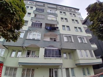 GÜVENAY - ÇORUM BAHÇELİEVLER MAH. MELİK GAZİ CAMİİ KARŞISI 3+1 BAKIMLI SATILIK DAİRE 