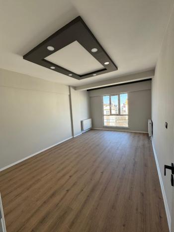 GÜVENAY - ÇORUM BAHÇELİEVLER MAH.YAVRUTURNA OKULU  CİVARI 3+1 SATILIK DAİRE