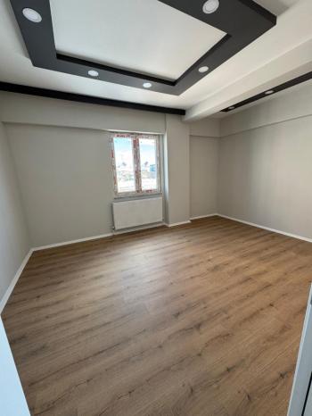 GÜVENAY - ÇORUM BAHÇELİEVLER MAH.YAVRUTURNA OKULU  CİVARI 3+1 SATILIK DAİRE