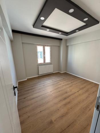 GÜVENAY - ÇORUM BAHÇELİEVLER MAH.YAVRUTURNA OKULU  CİVARI 3+1 SATILIK DAİRE