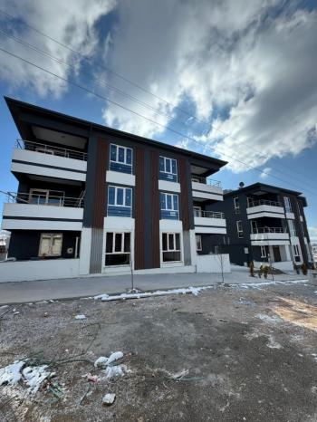 GÜVENAY - ÇORUM BAHÇELİEVLER MAH.YAVRUTURNA OKULU  CİVARI 3+1 SATILIK DAİRE