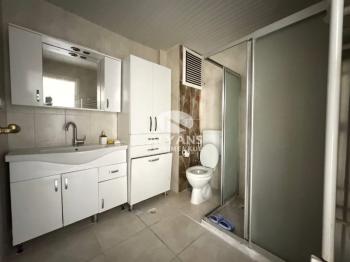 ALYANS'TAN MERKEZİ KONUMDA GMK'YA YAKIN MASRAFSIZ SİTE İÇİ 2+1