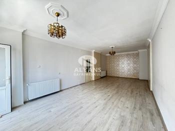 ALYANS'TAN MERKEZİ KONUMDA GMK'YA YAKIN MASRAFSIZ SİTE İÇİ 2+1