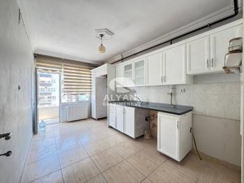 ALYANS'TAN MERKEZİ KONUMDA GMK'YA YAKIN MASRAFSIZ SİTE İÇİ 2+1