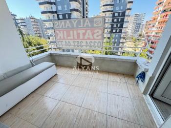 ALYANS'TAN MERKEZİ KONUMDA GMK'YA YAKIN MASRAFSIZ SİTE İÇİ 2+1