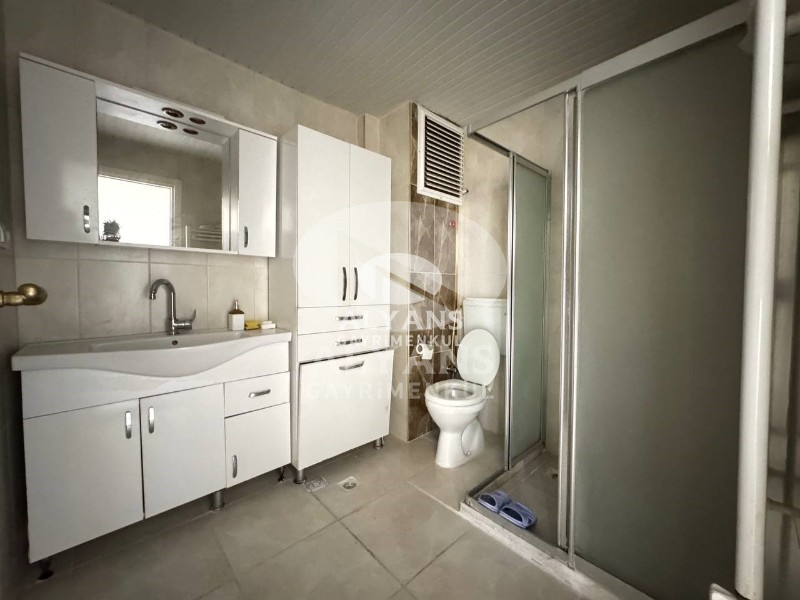 ALYANS'TAN MERKEZİ KONUMDA GMK'YA YAKIN MASRAFSIZ SİTE İÇİ 2+1