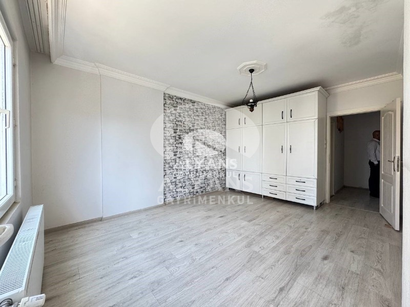 ALYANS'TAN MERKEZİ KONUMDA GMK'YA YAKIN MASRAFSIZ SİTE İÇİ 2+1