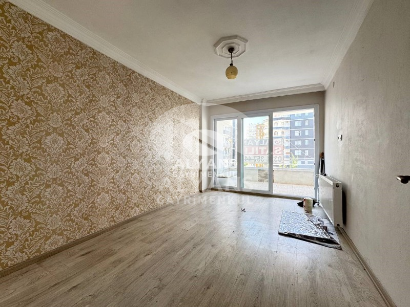 ALYANS'TAN MERKEZİ KONUMDA GMK'YA YAKIN MASRAFSIZ SİTE İÇİ 2+1