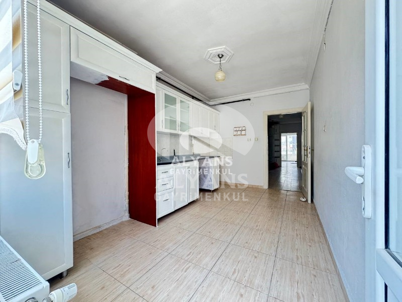 ALYANS'TAN MERKEZİ KONUMDA GMK'YA YAKIN MASRAFSIZ SİTE İÇİ 2+1