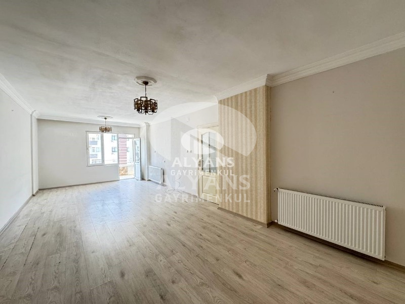 ALYANS'TAN MERKEZİ KONUMDA GMK'YA YAKIN MASRAFSIZ SİTE İÇİ 2+1