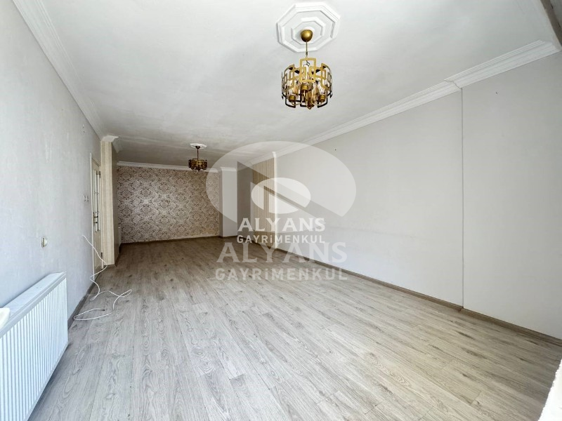 ALYANS'TAN MERKEZİ KONUMDA GMK'YA YAKIN MASRAFSIZ SİTE İÇİ 2+1