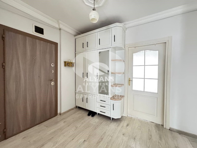 ALYANS'TAN MERKEZİ KONUMDA GMK'YA YAKIN MASRAFSIZ SİTE İÇİ 2+1