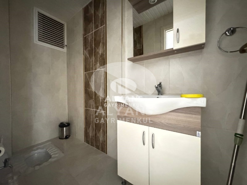 ALYANS'TAN MERKEZİ KONUMDA GMK'YA YAKIN MASRAFSIZ SİTE İÇİ 2+1