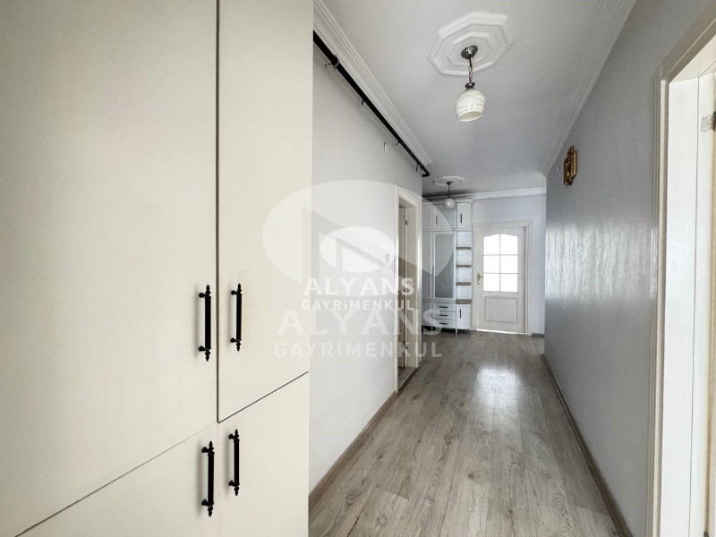 ALYANS'TAN MERKEZİ KONUMDA GMK'YA YAKIN MASRAFSIZ SİTE İÇİ 2+1