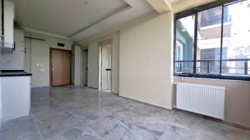 Elmas’tan Akdeniz Mah. Tek Blok Havuzlu Ara Kat 1+1