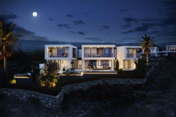 Kıbrıs Girne Çatalköy bölgesinde Türk Tapulu Denize Sıfır Kendi Koyu Bulunan Süper Lüks Triplex Villa 