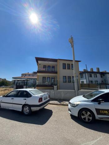 AFYON ÜÇOK EMLAKTAN KARŞIYAKA MAH KİRALIK 3+1 SIFIR AYARINDA LÜX DAİRE