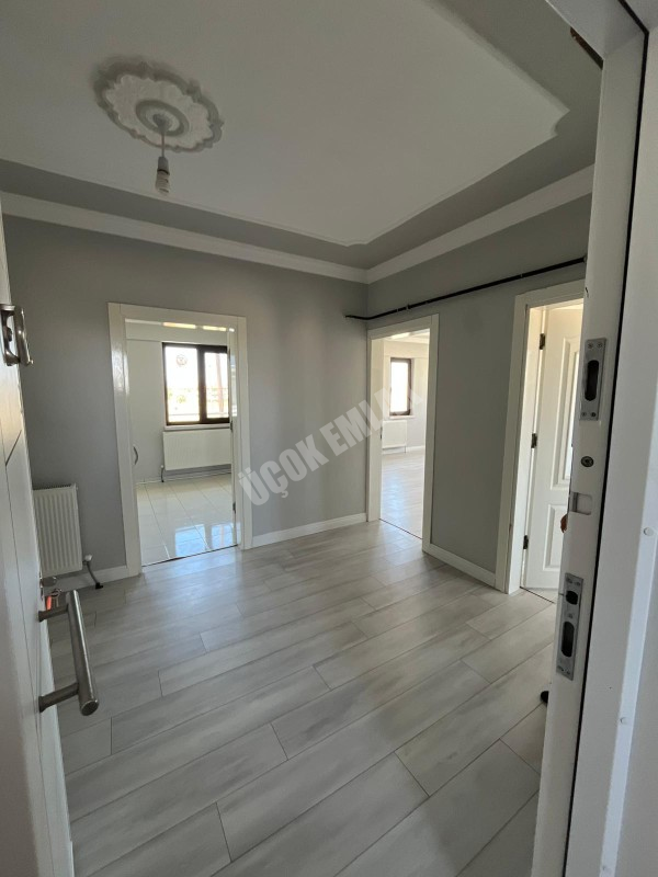 AFYON ÜÇOK EMLAKTAN KARŞIYAKA MAH KİRALIK 3+1 SIFIR AYARINDA LÜX DAİRE