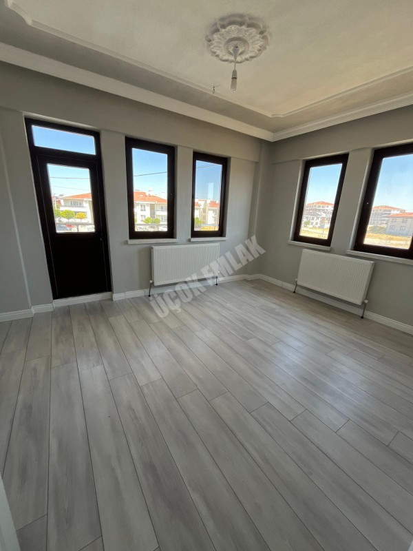 AFYON ÜÇOK EMLAKTAN KARŞIYAKA MAH KİRALIK 3+1 SIFIR AYARINDA LÜX DAİRE
