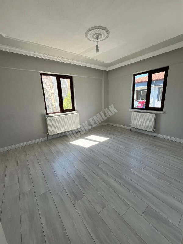 AFYON ÜÇOK EMLAKTAN KARŞIYAKA MAH KİRALIK 3+1 SIFIR AYARINDA LÜX DAİRE