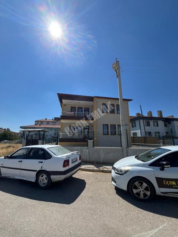 AFYON ÜÇOK EMLAKTAN KARŞIYAKA MAH KİRALIK 3+1 SIFIR AYARINDA LÜX DAİRE