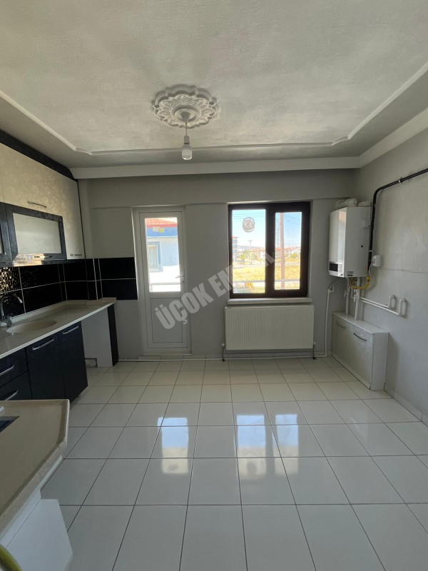 AFYON ÜÇOK EMLAKTAN KARŞIYAKA MAH KİRALIK 3+1 SIFIR AYARINDA LÜX DAİRE