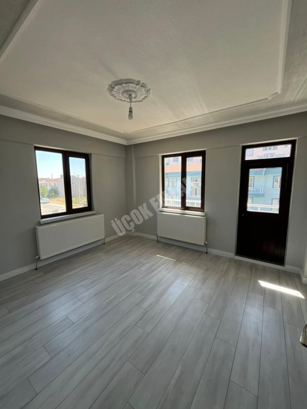 AFYON ÜÇOK EMLAKTAN KARŞIYAKA MAH KİRALIK 3+1 SIFIR AYARINDA LÜX DAİRE