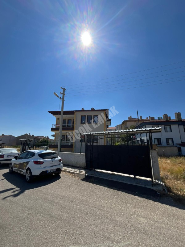 AFYON ÜÇOK EMLAKTAN KARŞIYAKA MAH KİRALIK 3+1 SIFIR AYARINDA LÜX DAİRE