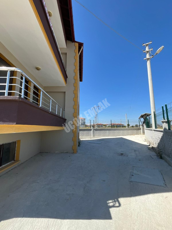 AFYON ÜÇOK EMLAKTAN KARŞIYAKA MAH KİRALIK 3+1 SIFIR AYARINDA LÜX DAİRE