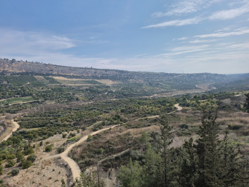 ASLAN'DAN KIZILBAĞ'DA 11.580 M2 YOL CEPHELİ SATILIK TARLA