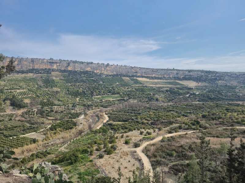 ASLAN'DAN KIZILBAĞ'DA 11.580 M2 YOL CEPHELİ SATILIK TARLA