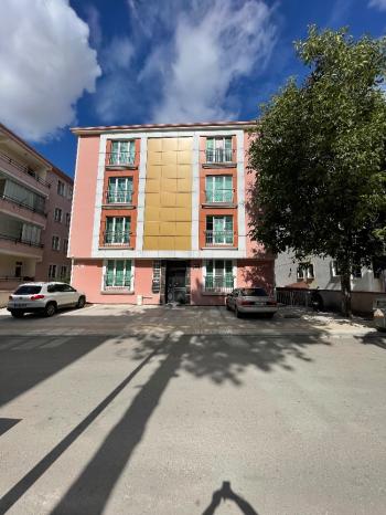 Güvenay - Çorum Yavruturna Mah.Bahabey Diş Hastane Arkası Satılık 3+1 Daire 