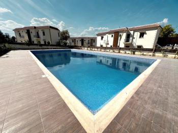 Kıbrıs Girne Çatalköy Eşyalı Deniz ve Dağ Manzaralı Satılık 3+1 Dubleks İkiz Villa