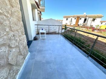 Kıbrıs Girne Çatalköy Eşyalı Deniz ve Dağ Manzaralı Satılık 3+1 Dubleks İkiz Villa